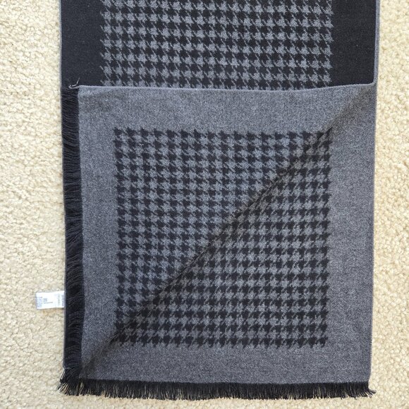 Silk & Cashmere Accessories - NWOT *SILK* Grey & Black Houndstooth Scarf
